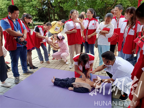 祁阳县妇幼保健院参与开展“世界急救日”主题宣传活动