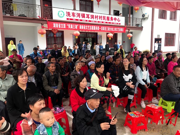 演出现场座无虚席 演出现场座无虚席