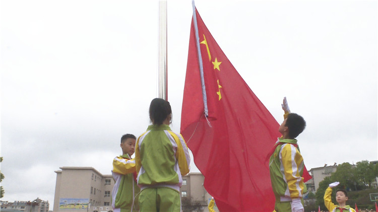 “同升国旗，同唱国歌”主题教育实践活动走进永兴县红旗实验小学