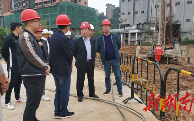 怀化市城建投公司领导前往施工现场进行督战指导 怀化市城建投公司领导前往施工现场进行督战指导