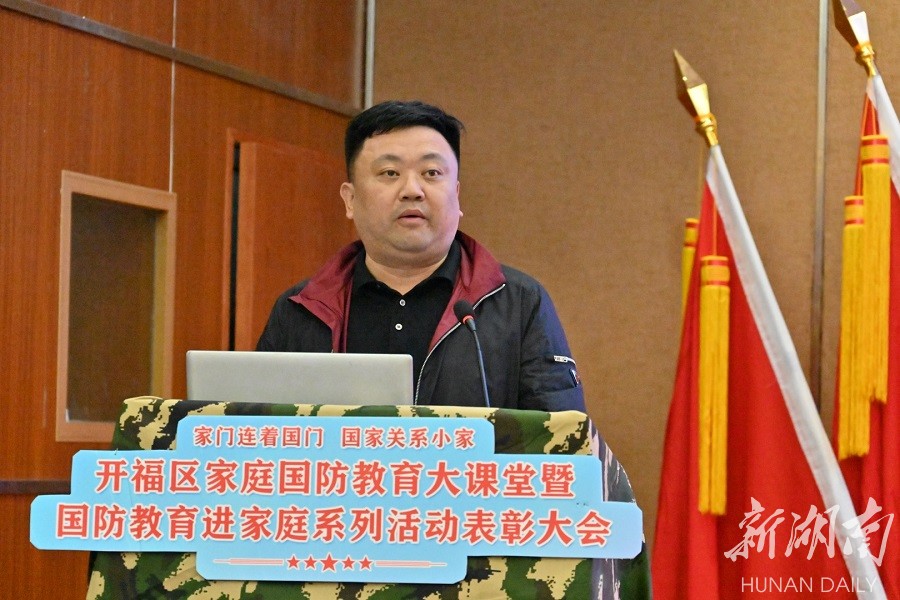 市国教委副主任刘明理,长沙警备区副司令员,市国教委副主任牟作明,开