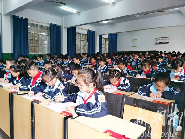 教育|冷水滩区将军岭小学举行建队日知识竞赛活动