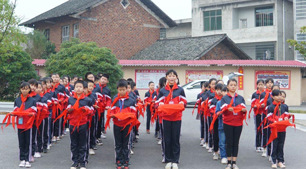 祁阳县潘市镇：领巾飞扬庆建队，红色基因润童心