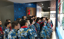 祁阳伯爵东江学校组织学生参观禁毒教育基地