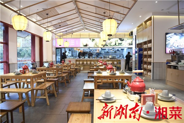 明档厨房与餐厅环境 明档厨房与餐厅环境