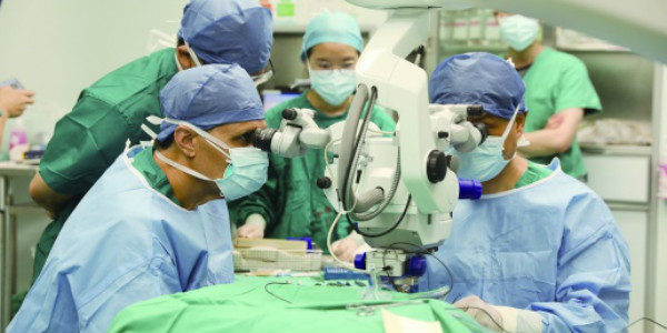 湘雅医院全球首创“IMIE智能视觉植入器”手术获成功