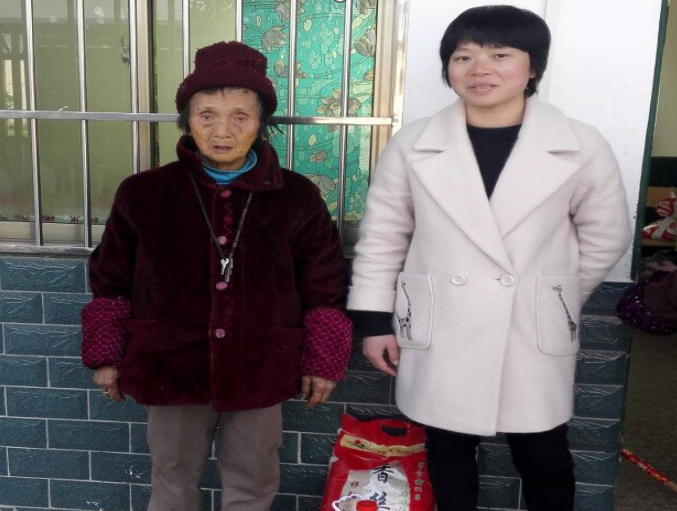 祁阳狭江完小：善心帮扶 传递爱心