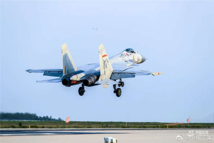 飞鲨歼15战机高清大图来了