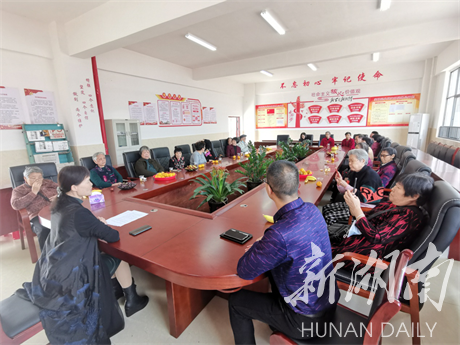 祁阳宝塔小学举行老教师座谈会