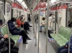 地铁车厢要“静音”了！12月1日起上海地铁禁止手机外放
