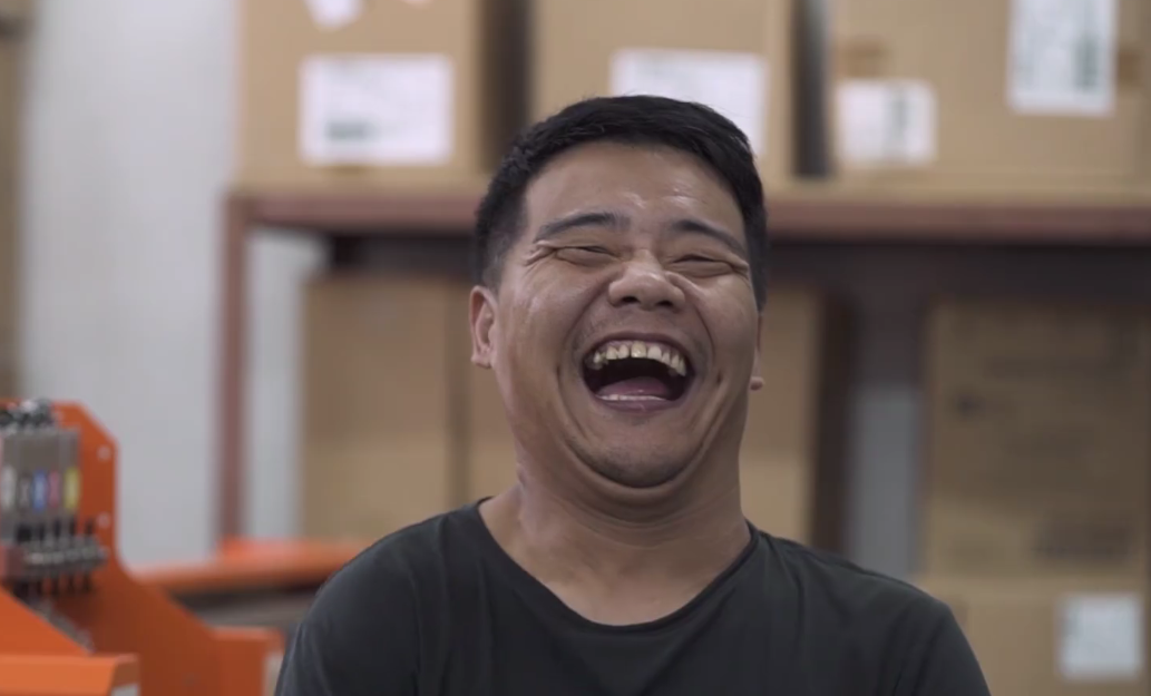 脑瘫厂长带50多名残疾人脱贫致富