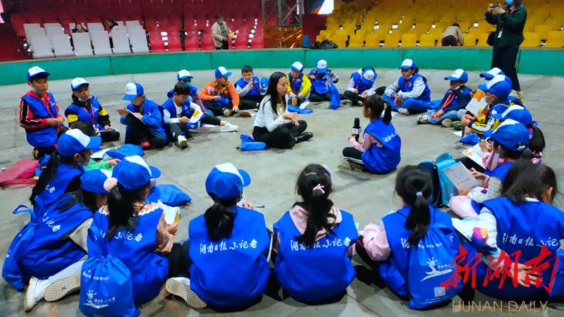 湖南日报小记者揭幕马戏团的光环背后
