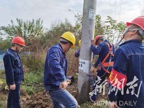 湖南祁阳：为电网主动脉“体检”