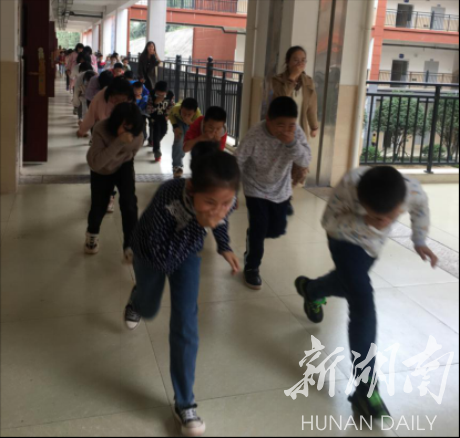 祁阳宝塔小学开展“关注消防  生命至上”主题活动