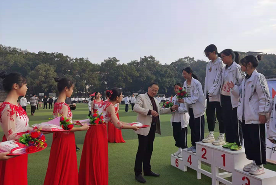 祁阳一中：红马甲为校运会增添一道靓丽的色彩
