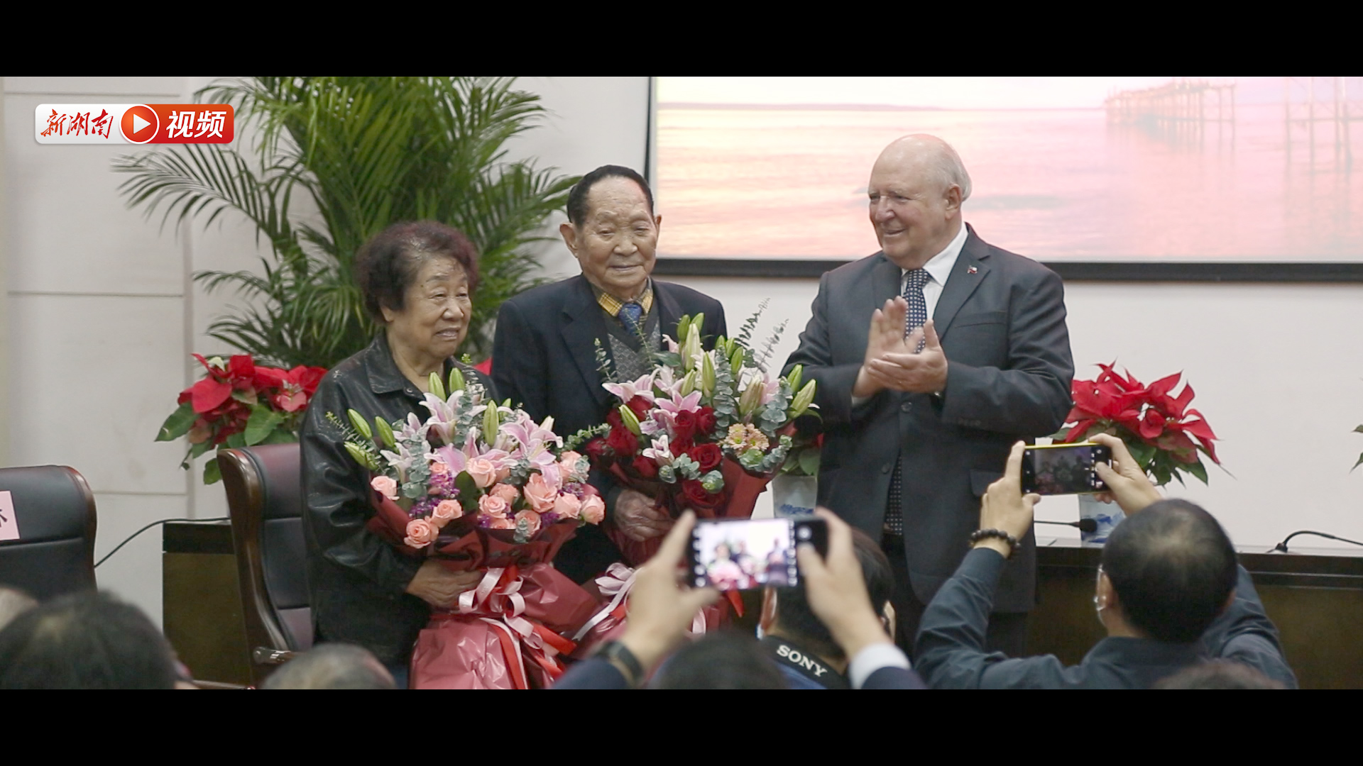 袁隆平院士获"纪念麦哲伦海峡500周年奖"