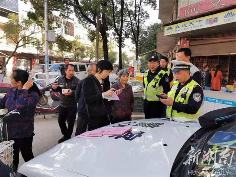 电动车违法者学习交通安全知识 电动车违法者学习交通安全知识