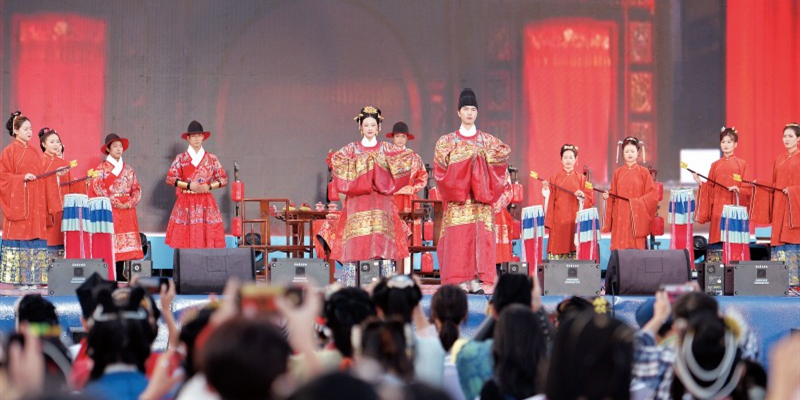 [一周湖南]雙十一“剁手”大數據出爐 長沙第二屆“新國潮漢服文化節”舉行