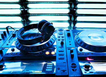 短视频、直播带火BGM？音乐人并不买账 或涉侵权