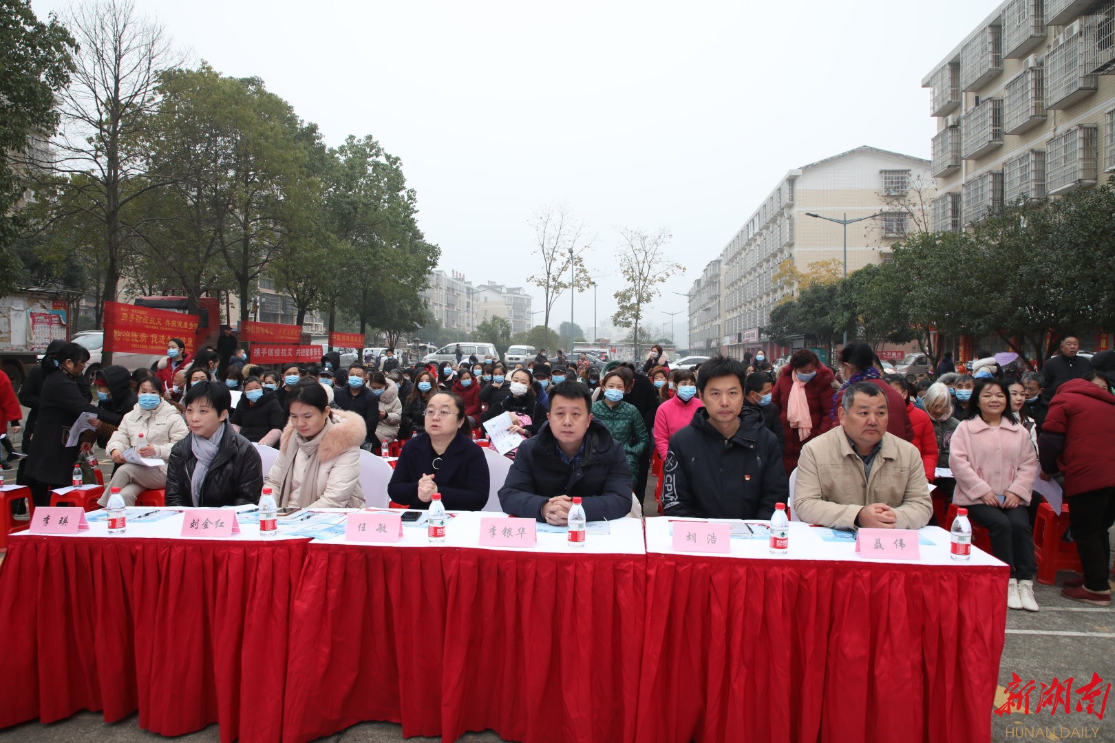 捞刀河街道社区卫生服务中心:防疫抗艾义诊宣传,助力全民健康