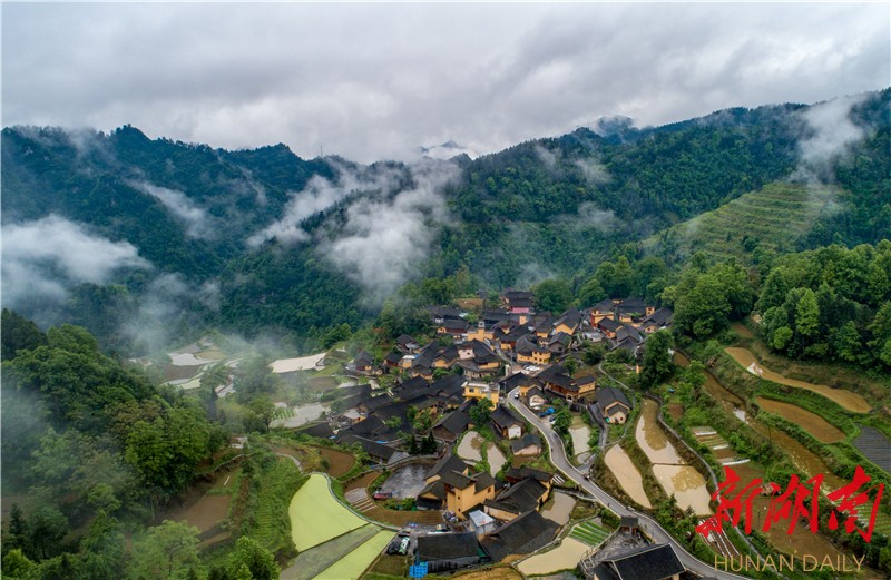 湖南日报丨100个美丽乡村:让域外游客惊叹——湘西州创建最美乡村的