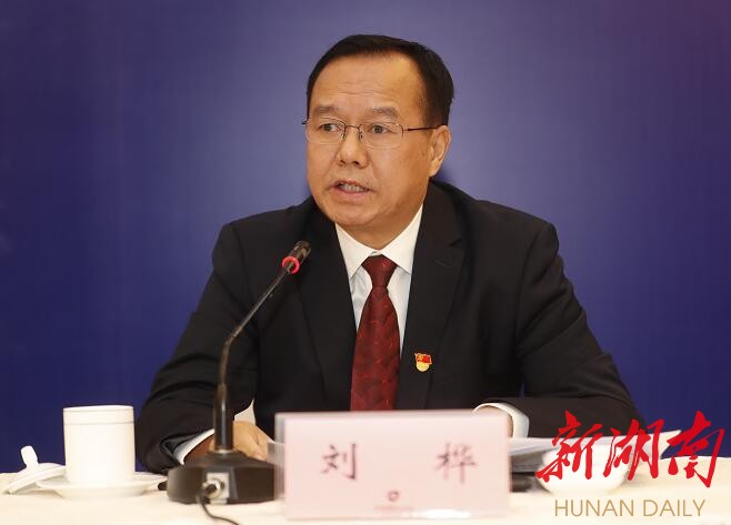 张家界市委常委,市委政法委书记,市扫黑办主任刘桦发布曾卫华案.