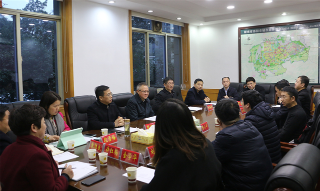 龚文密刘事青与陈小华座谈：发挥优势深化合作 引领产业转型升级