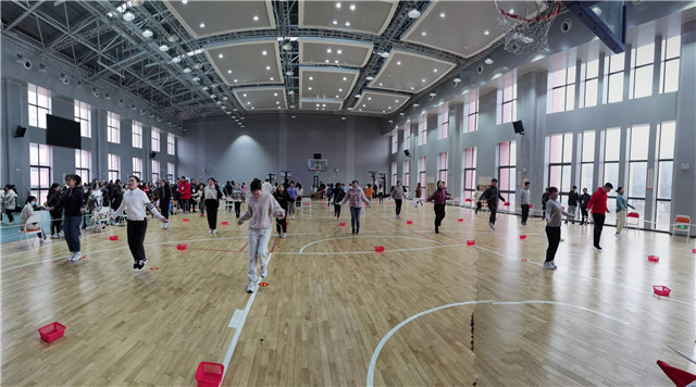 天心区教育系统教职工跳绳比赛吸引70多个单位参加