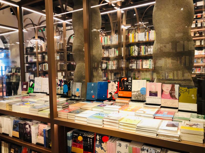 茑屋书店上海首店探店报告，与东京代官山和杭州天目里都不一样