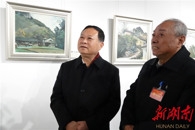 拥抱湘西——刘鸿洲写生作品展开展 叶红专宣布展览开幕并观展