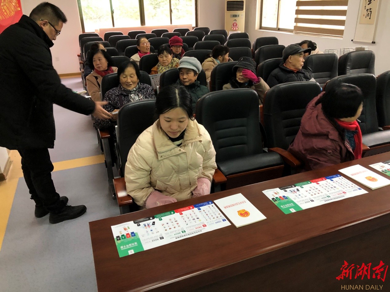 中山路社区家长学校开展“隔代教育”讲座 - 教育资讯 - 新湖南