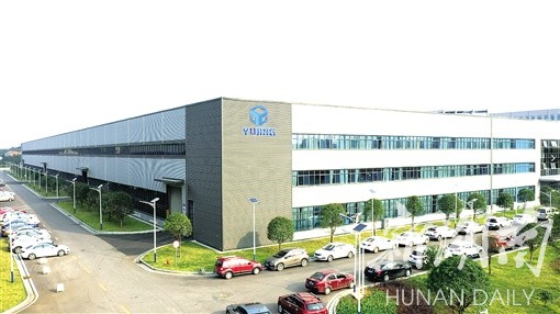 宇晶股份智能化生产基地建成达产。 宇晶股份智能化生产基地建成达产。