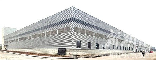 奥士康湖南基地三期项目2万平方米钻孔车间建成并投入使用。 奥士康湖南基地三期项目2万平方米钻孔车间建成并投入使用。