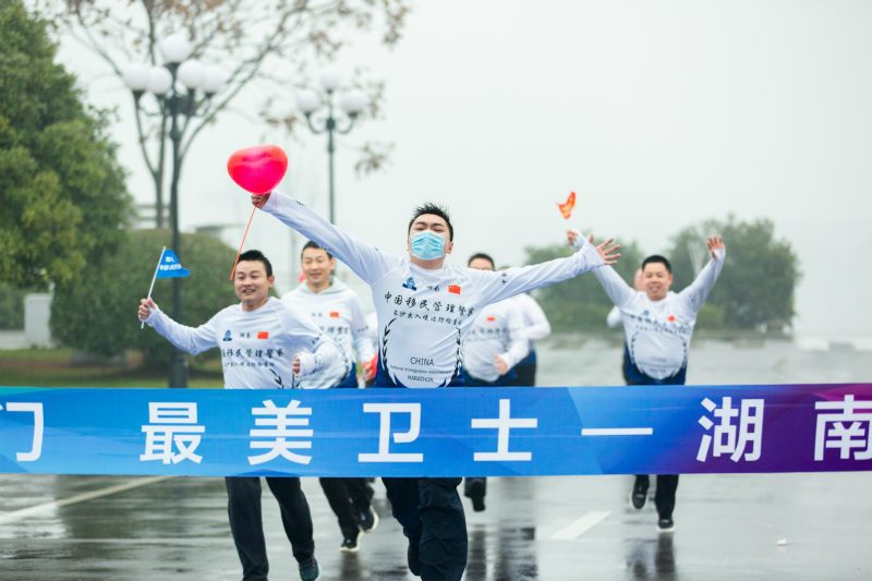 跑起来！湖南移民管理警察这样迎接警察节