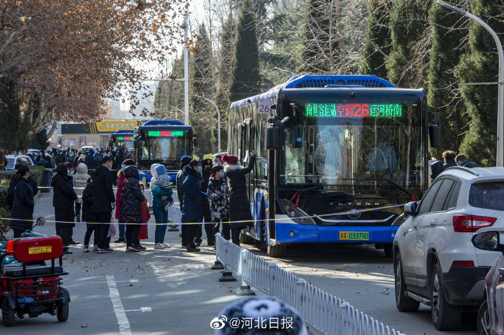 石家莊公交車變身核酸檢測採樣流動車