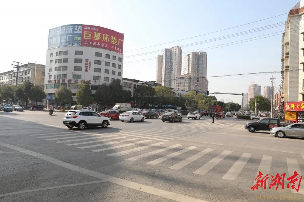 4,新星南路与涟滨东街路口西侧,原"一左,一直,一右,调