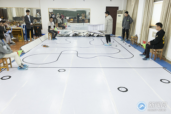 湖南科技大学第六届信达杯智能车竞赛决赛举行