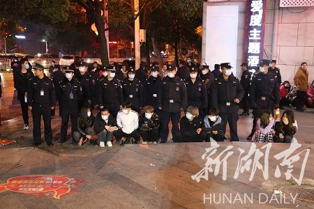 永州公安调集千警四地联动 异地用警精准打击掀起全市“永警利剑Ⅱ·无声风暴”专项行动序幕 新湖南www.hunanabc.com