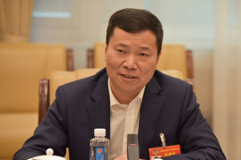 省政协委员李鸿春：建议湖南的旅游景区向全国民警免费开放
