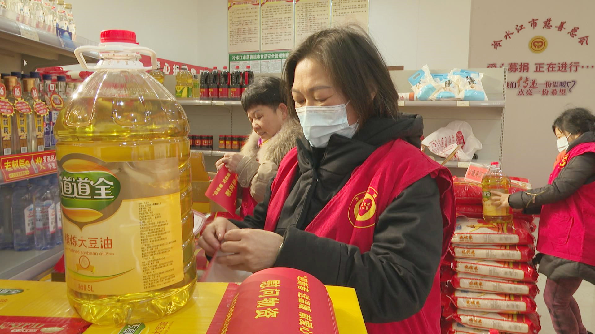 冷水江市慈善總會開展“迎新春送溫暖獻愛心”慰問活動