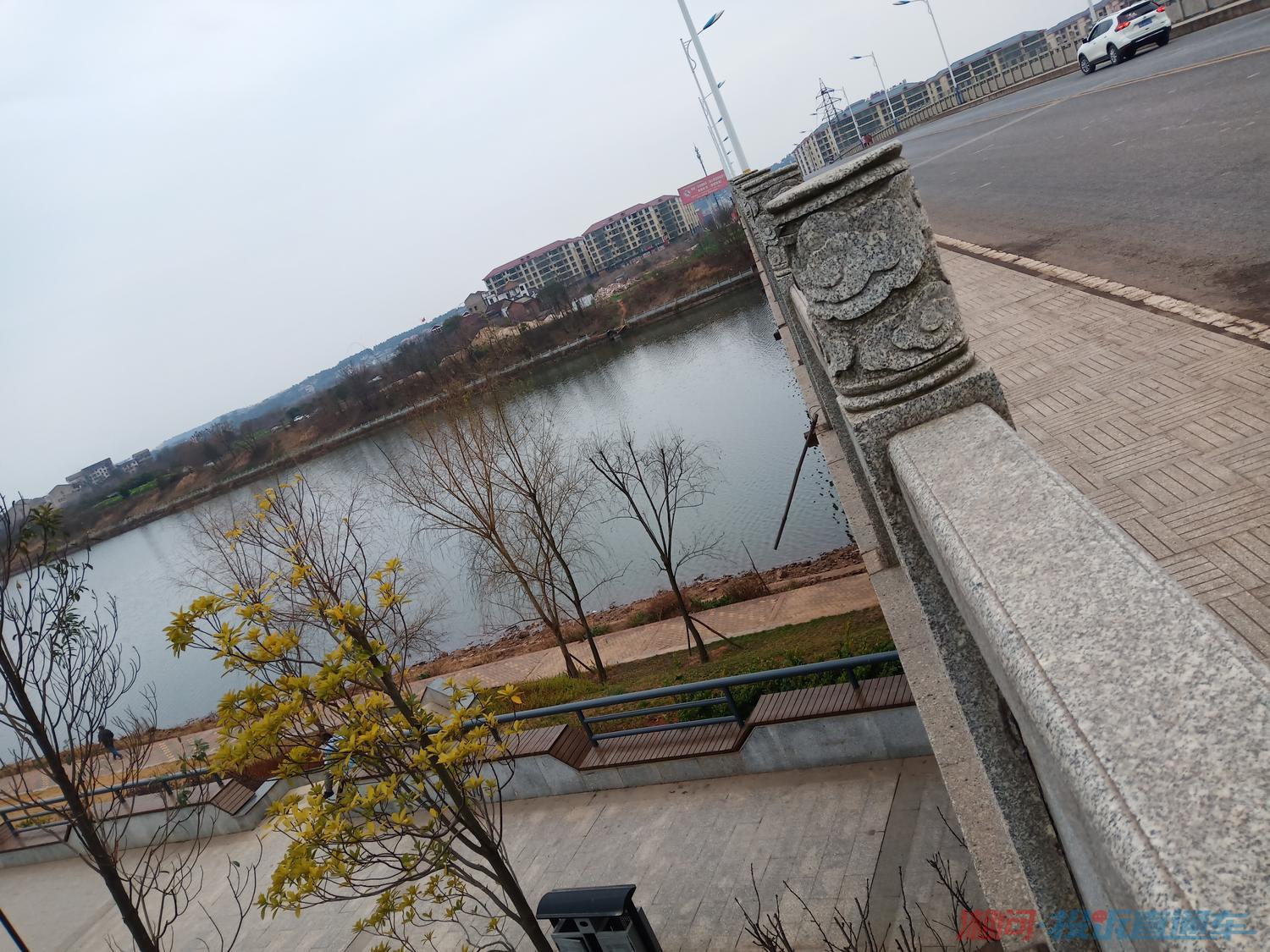 衡阳县洪山大桥与沿江风光带交汇层修建楼梯