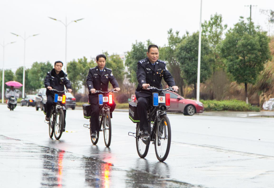 警察在身邊 服務(wù)在眼前——冷水江市縣域警務(wù)緊扣民生強(qiáng)改革