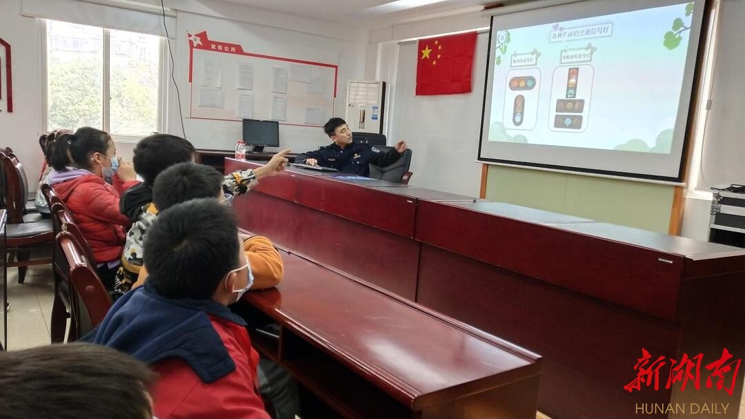 与安全手拉手 冯家冲社区举办交通安全知识讲座 雨花 新湖南