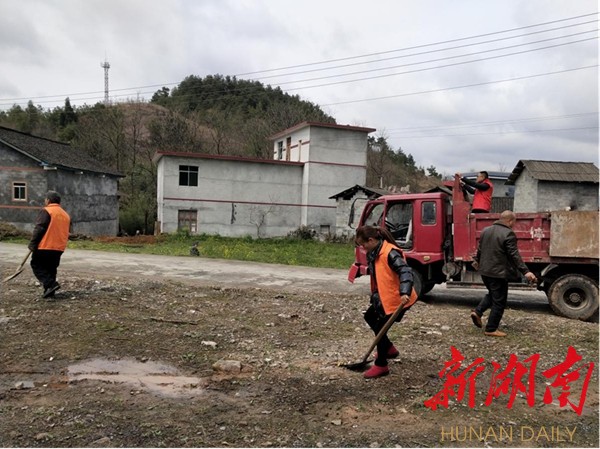 凤凰县两林乡:开展"学雷锋·树新风"新时代文明实践活动