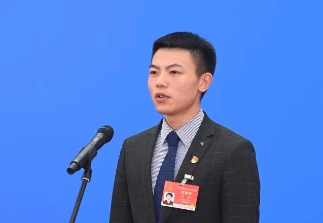 奔跑吧青年！看95后砌墙小伙怎样把自己砌上人民大会堂代表通道