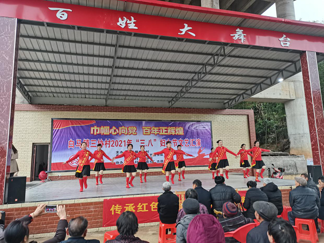 白马镇掀起“志愿新时代 践行学雷锋”活动热潮