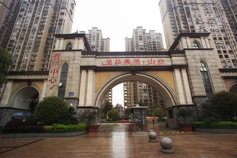 楼盘复工后仍只有少量工人作业