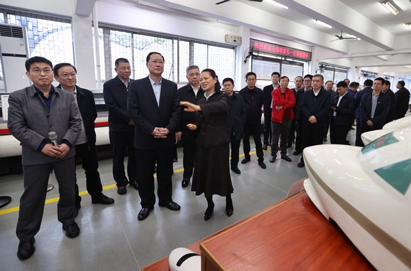 毛伟明在中南大学调研：为实施“三高四新”战略提供人才智力支撑