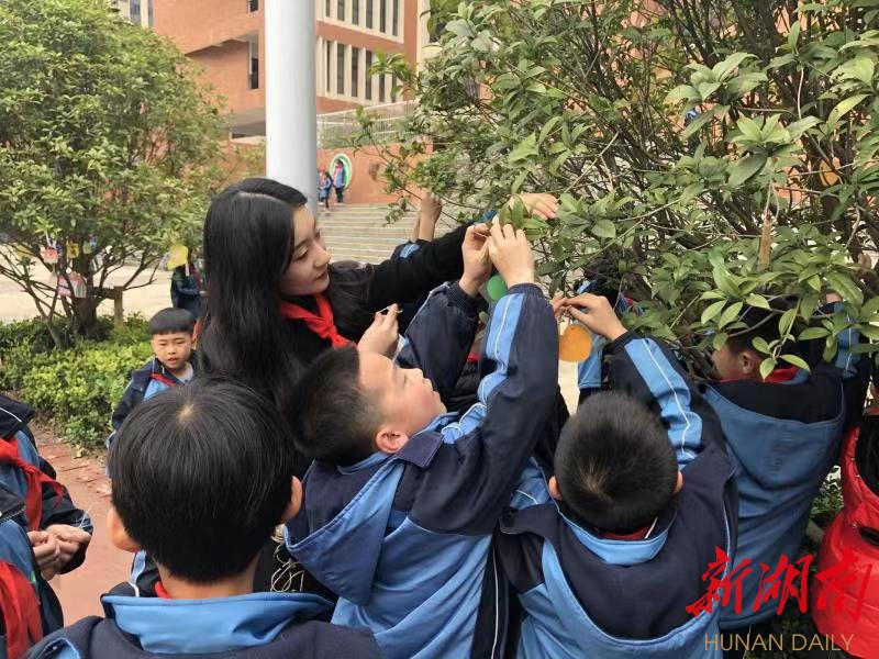 砂子塘启新小学举行认领班级树活动