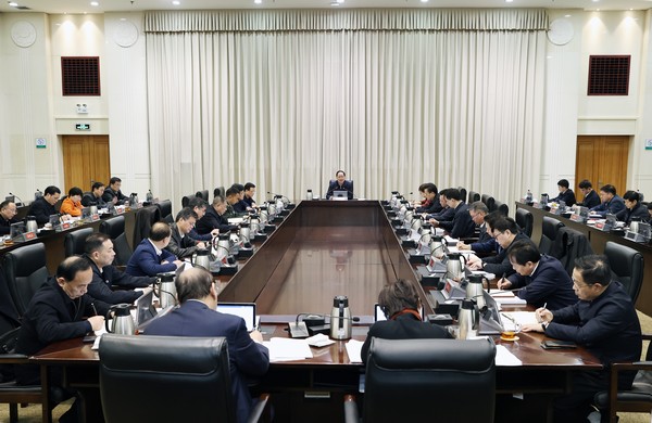 毛伟明在省能源委员会会议上强调:为实施"三高四新"战略 提供坚强能源保障